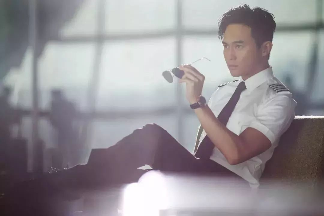 张智霖捐赠物资,张智霖回馈社会做了一辈子的好事