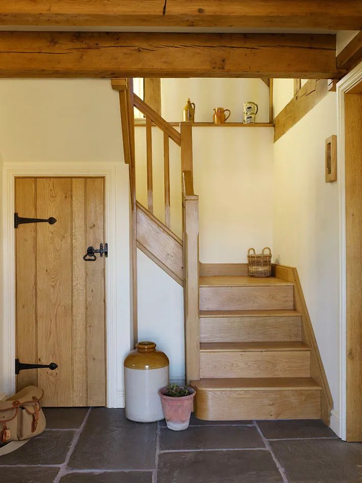 家里楼梯怎么布置,家里楼梯设计方案100例