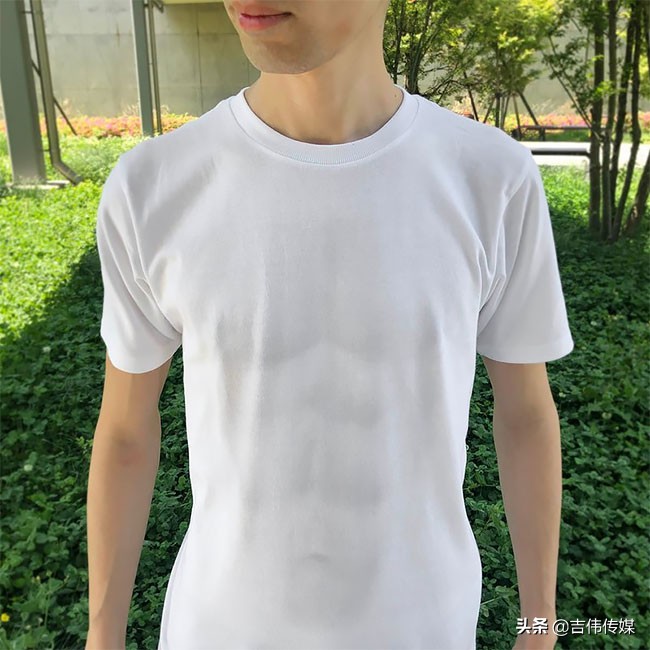 一件贫胸者的福音？上身就有料！不知道心虚的妹子敢不敢挑战？