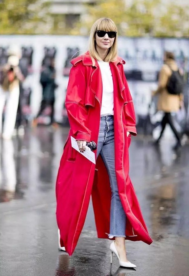 秋季搭风衣穿的鞋子,深蓝色风衣怎么搭配裤子和鞋子