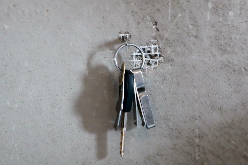 “渣渣墙”用钥匙就能抠出洞！青岛即墨正大·佳源都市弄啥咧