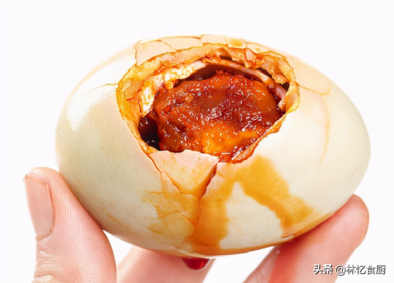 简单腌咸蛋出油最好的方法,腌咸蛋个个出油小妙招