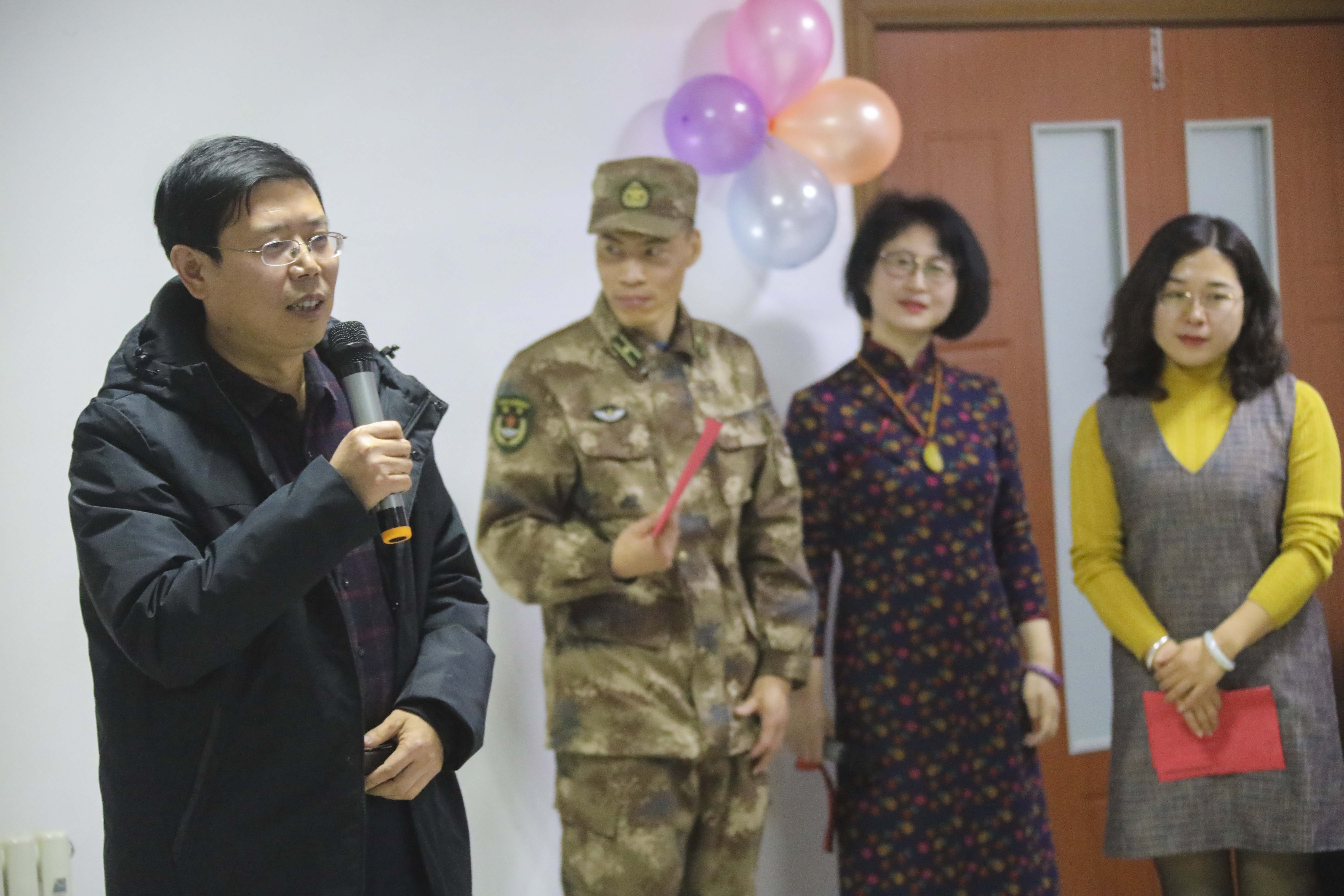 走进边防部队慰问演出,包饺子慰问部队