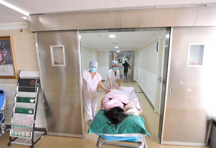 剖腹产产妇从产房出来该注意事项,剖腹产进产房医生怎么手术