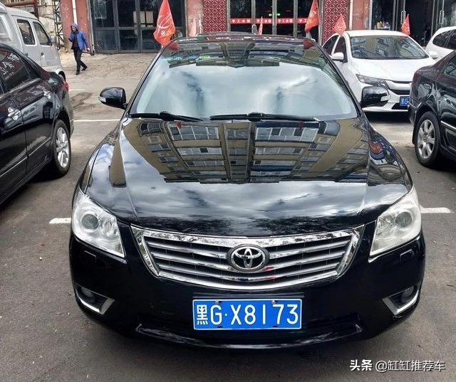 老款情怀车,凯美瑞老款油电混动