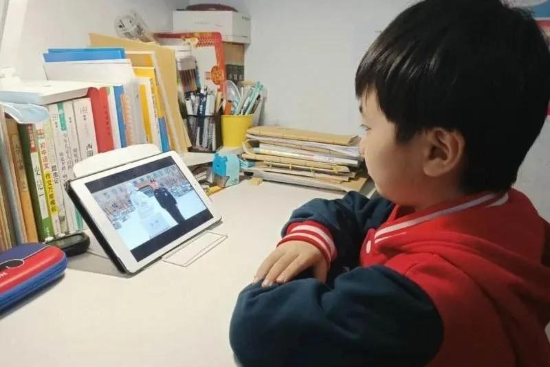 巡特警支队学雷锋工作总结,特警开展学雷锋活动简报