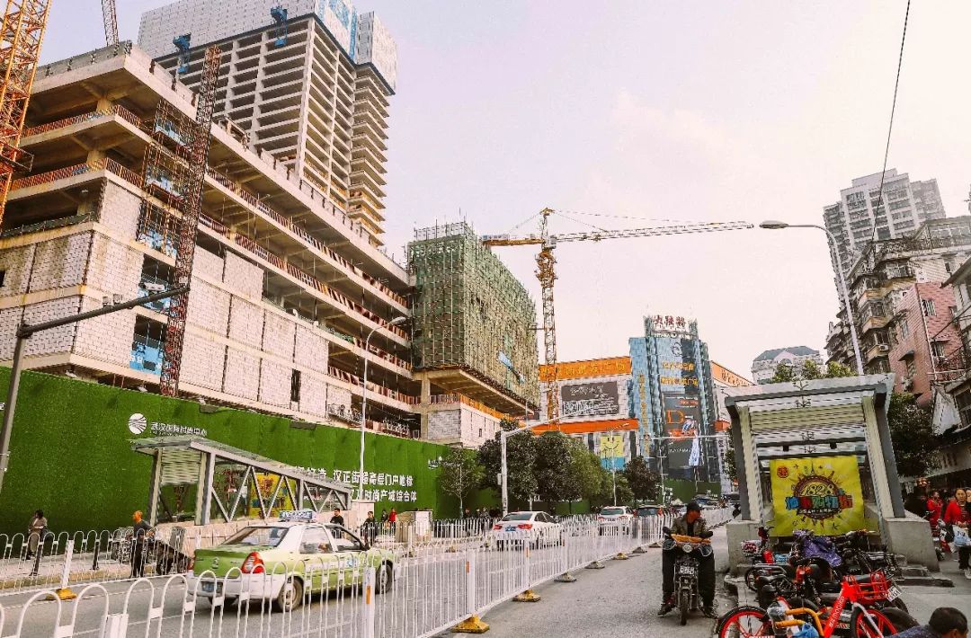 穿梭60年,武汉公交无轨电车1路