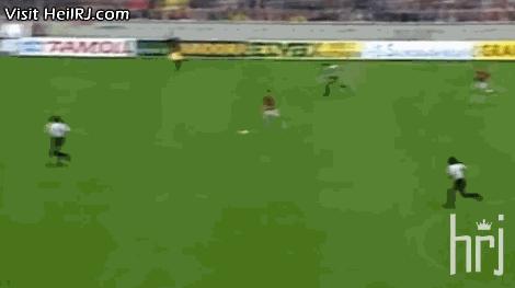 足球史上最全能支点中锋!他可以在中锋、前腰和边锋之间无缝衔接!