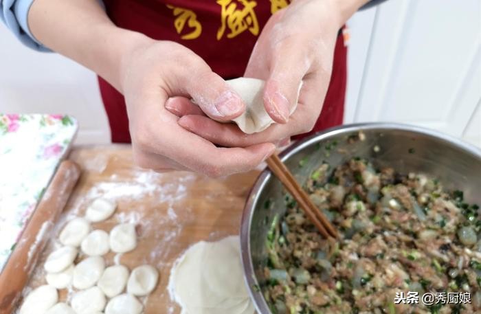 大虾和什么包饺子好吃,大虾包水饺还要煮熟吗