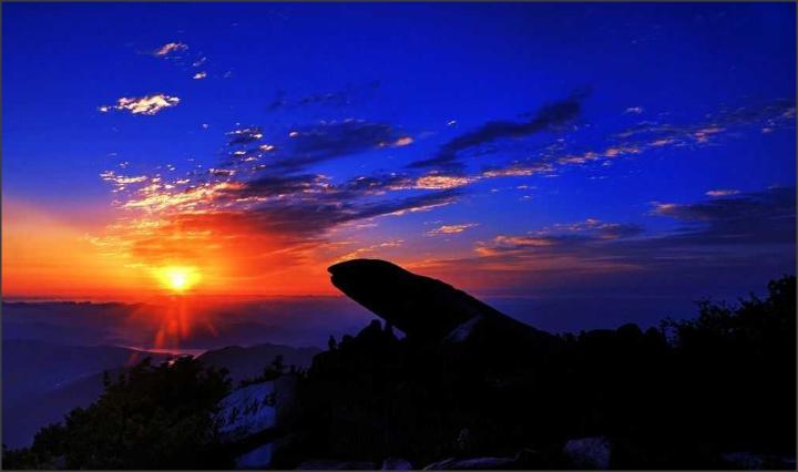 泰山是中华民族的象征、灿烂文化的缩影、“天人合一”思想的寄托