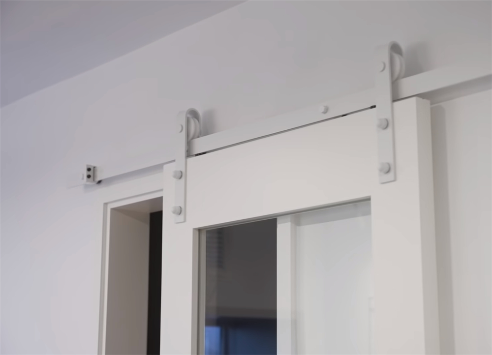 女孩在香港的4平方蜗居生活,香港330平别墅独居