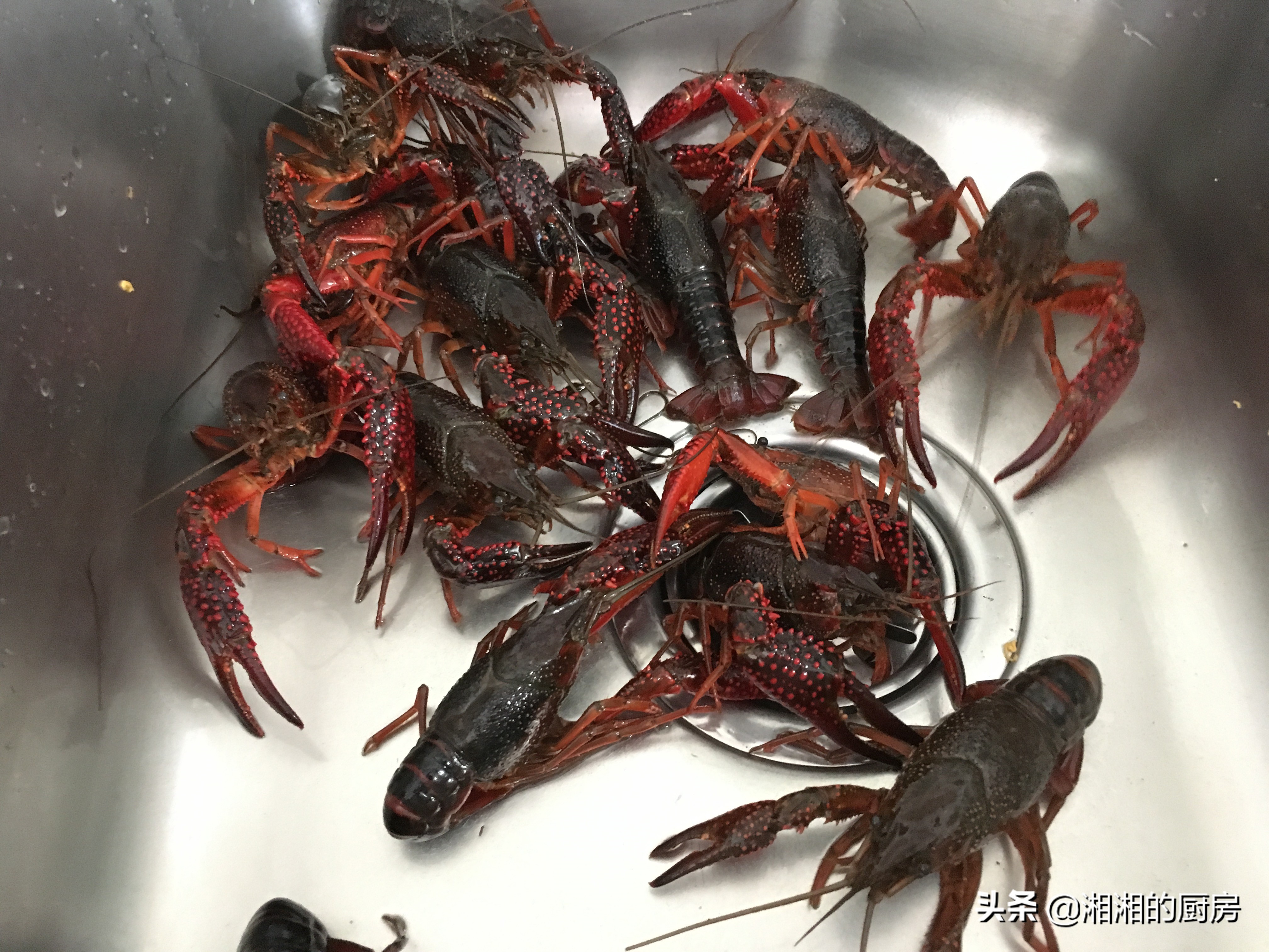 小龙虾怎么焯水虾肉不松散家常,小龙虾不要壳怎么处理