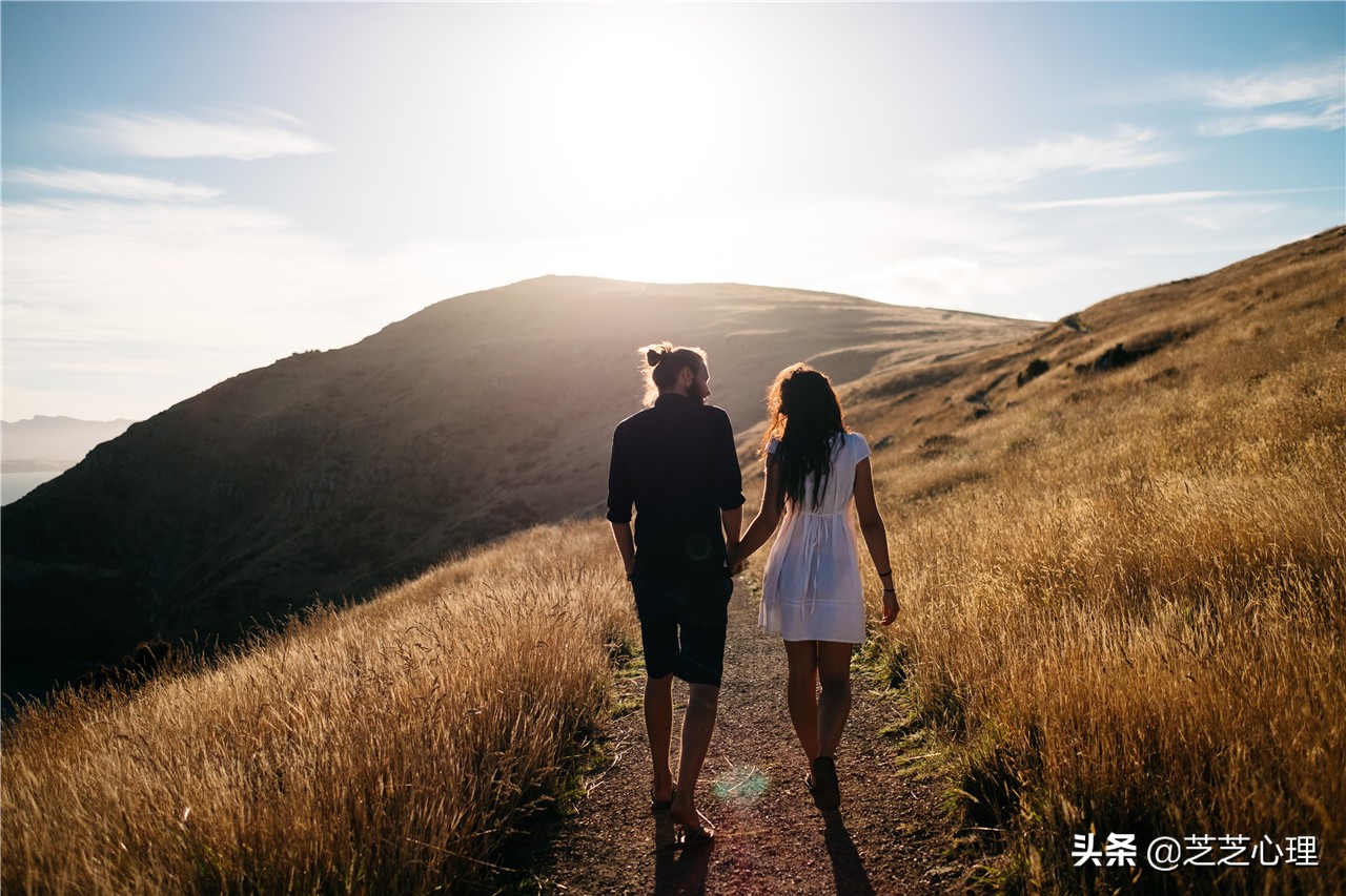 弟弟真心爱上姐姐的表现,男生接受姐弟恋是什么心理