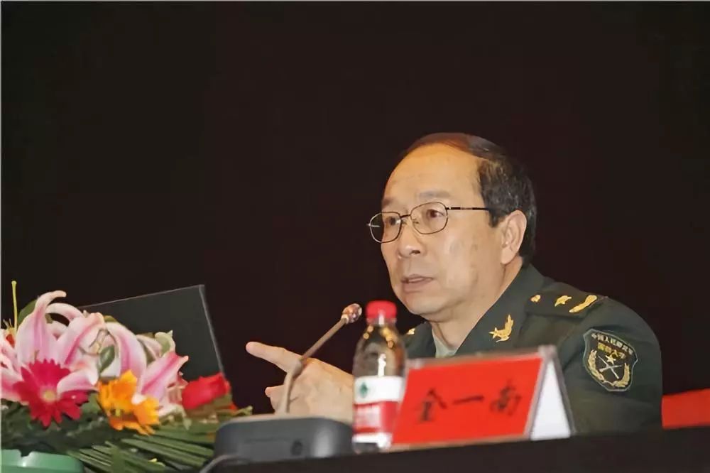 金一南的《苦难辉煌》，曾被人认为只能卖七八千册，结果意外大火