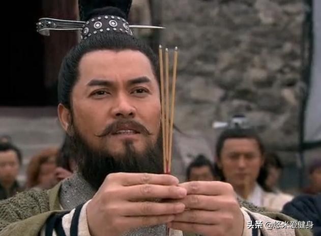 吕良伟扎马步的正确姿势减肥,62岁吕良伟保持身材如同年轻小伙