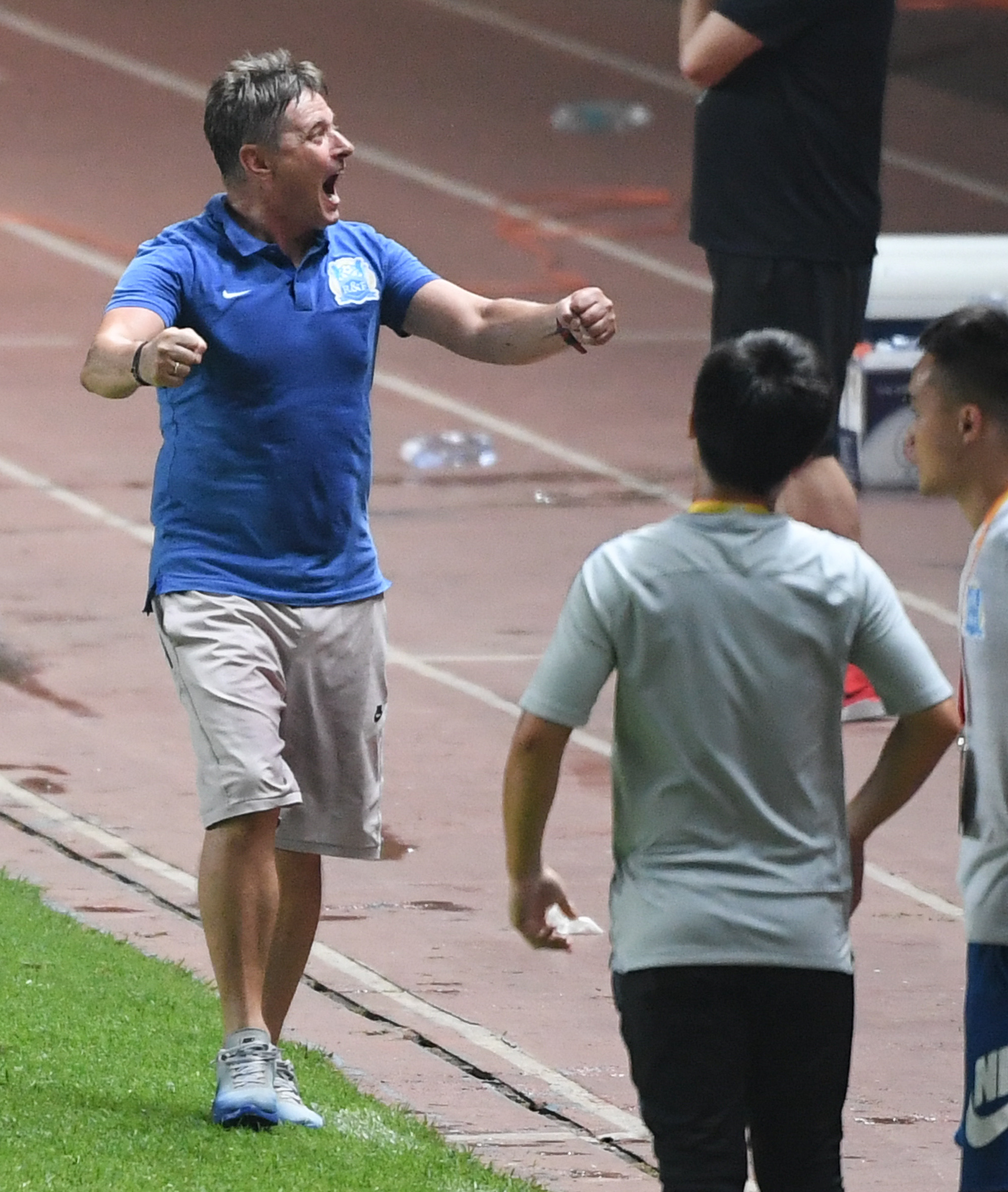 中超时刻:阿瑙建功托西奇读秒绝平上海上港2-2广州富力四连平