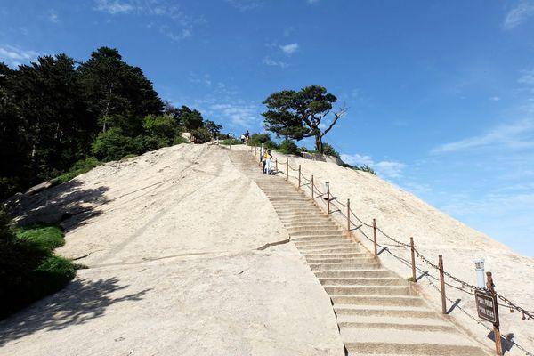 西岳华山五峰风景,华山一日游西安出发路线推荐