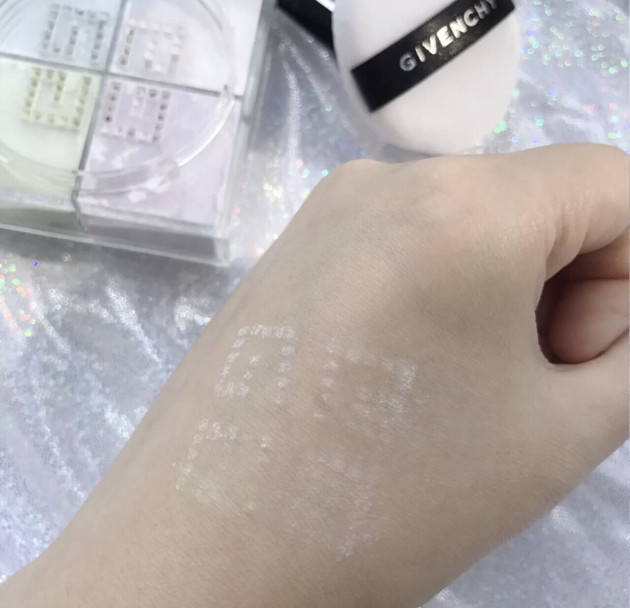 花西子散粉比纪梵希还贵,花西子散粉好用还是纪梵希好用