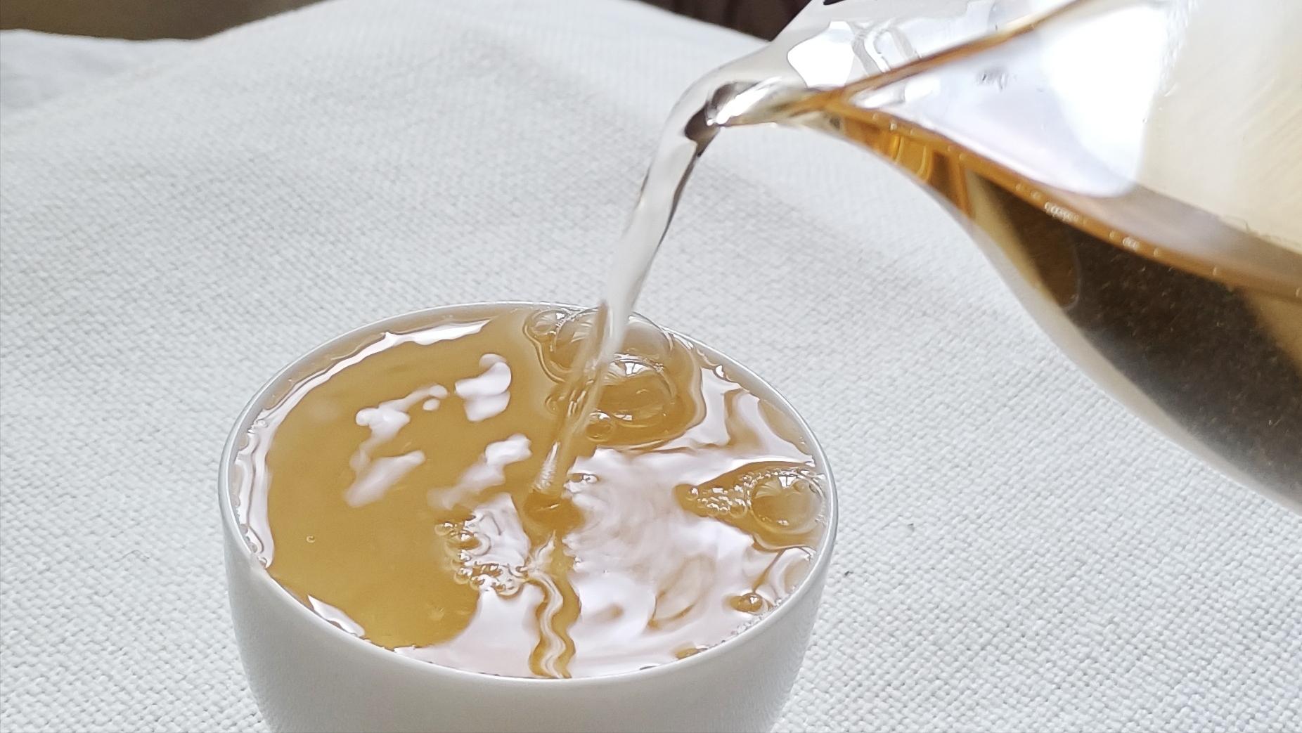 喝茶喉咙甜怎么回事,喝茶喉咙发紧