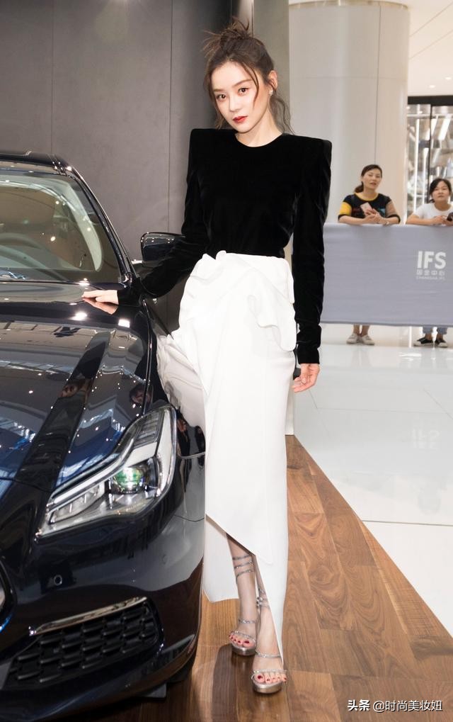 袁姗姗丝绒,袁姗姗一袭黑色丝绒连衣裙