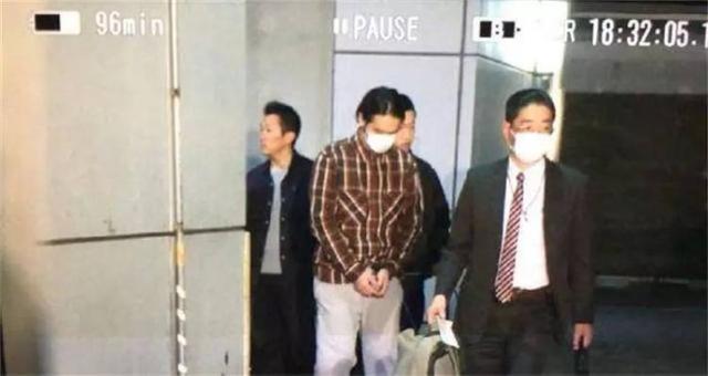 被前两任丈夫毁容家暴,惨遭丈夫家暴32年痛不欲生