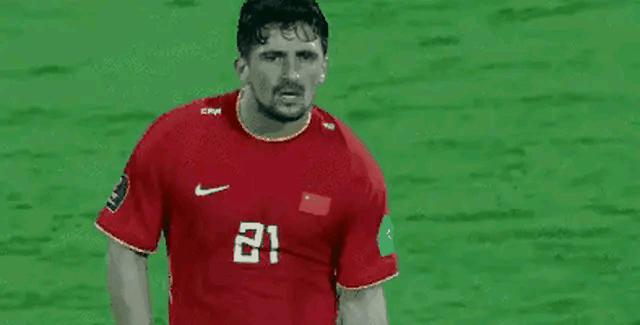 失控的中场，诡异的换人，国富的无奈，国足光速远离2022