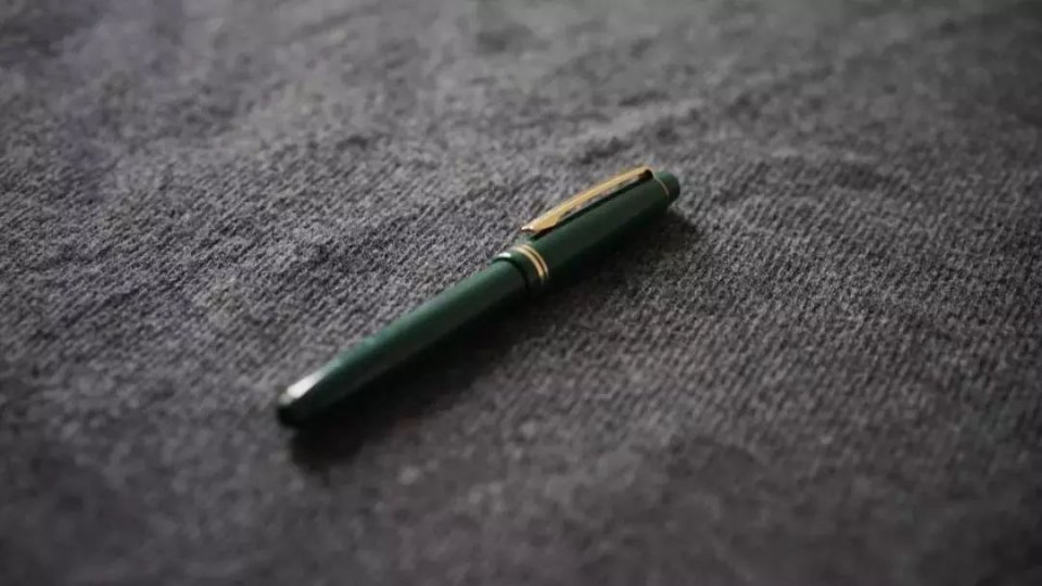 厌倦了红黄棕不妨来款高级感发色,厌倦了高级黑白灰