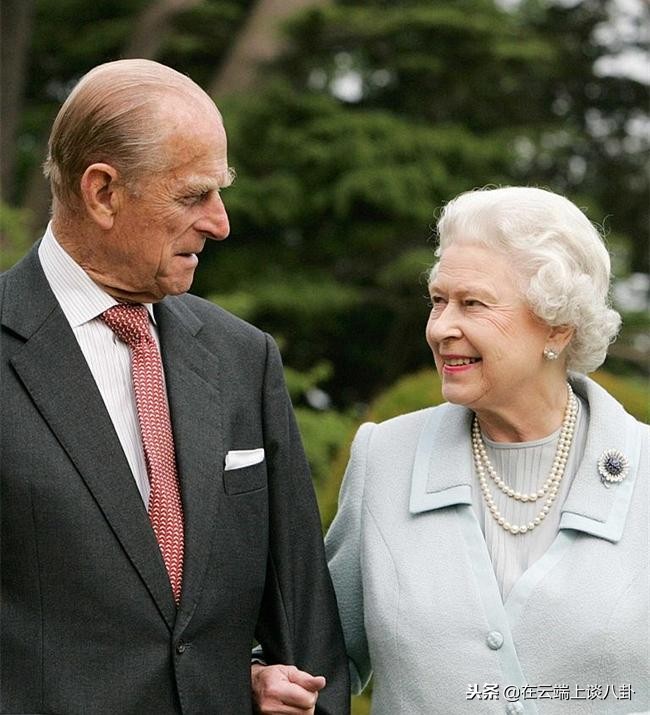 英国女王和菲利普第一次相见,英国女王与菲利普亲王的婚姻真相