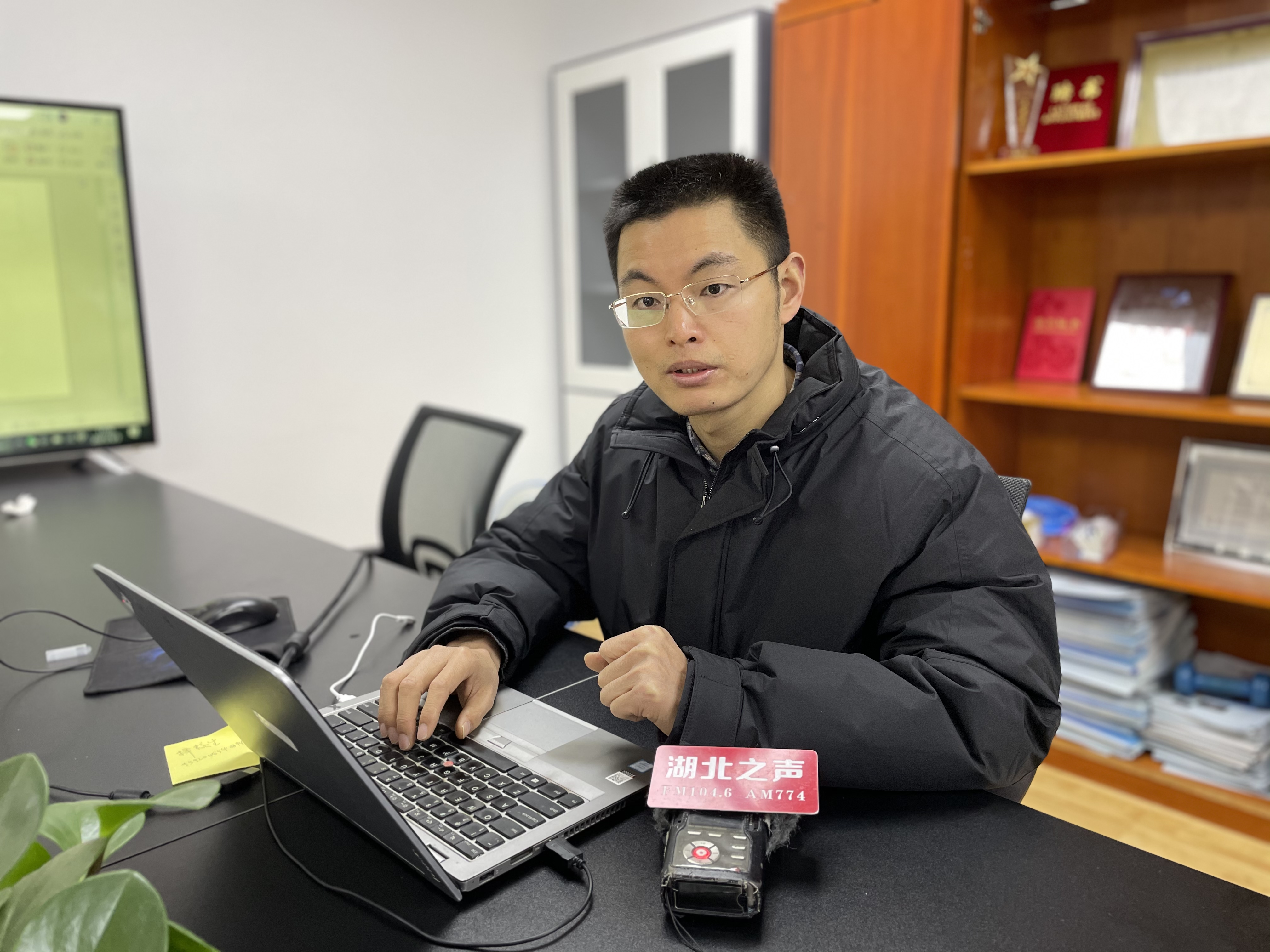 纭牳鍑哄嚮閾稿氨鐢电灏栧叺,纭牳鍑哄嚮