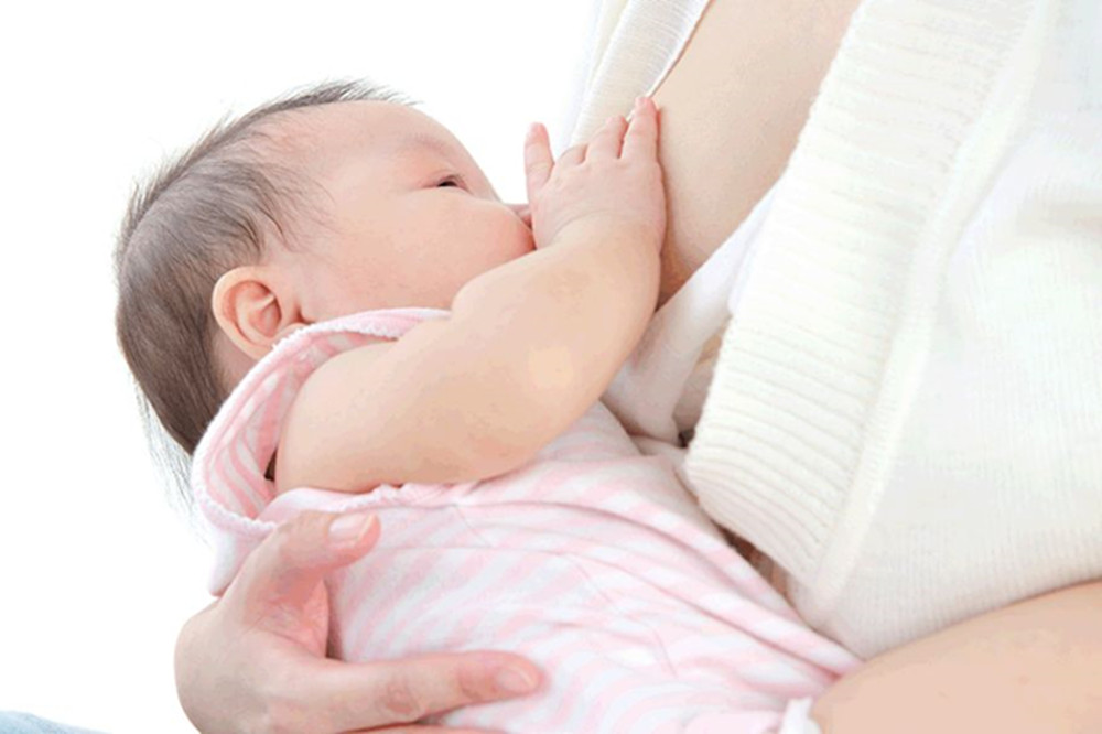 母乳太多能自己喝吗,母乳太多怎么不浪费