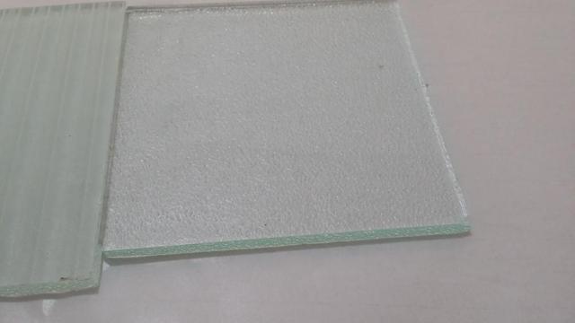 电视墙做成玻璃墙,用玻璃做电视背景墙效果图