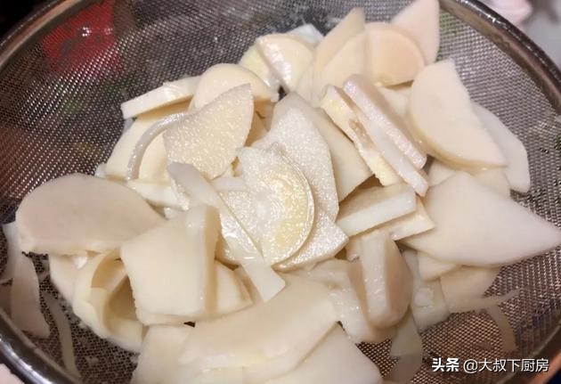 简单好吃的笋尖炒肉片,福建嫩笋尖炒肉