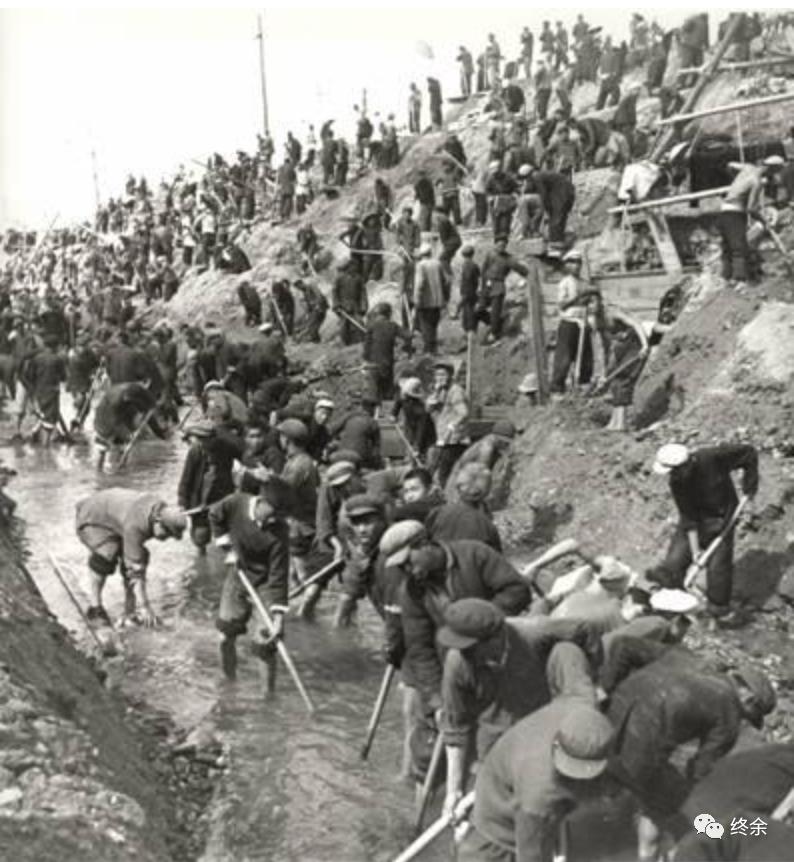 ​通县民工在怀柔水库建设工地