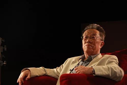 教师节特辑｜十位名家笔下的老师，你还记得你曾经的老师么？