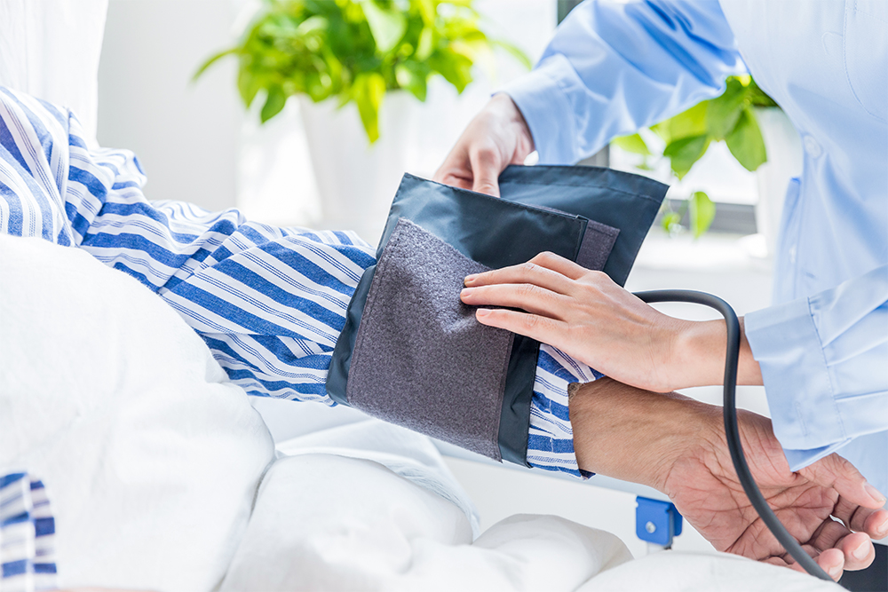 鱼跃腕式电子血压计ye8800ar准吗,电子血压计好还是水银柱血压计准