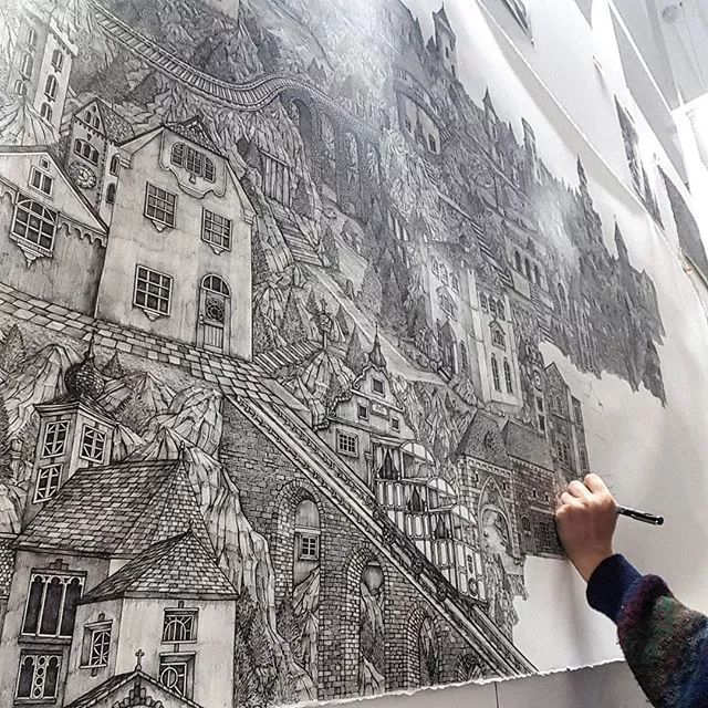 一幅画用掉上百支笔，看到最后成果这么震撼，也就不觉得心疼了