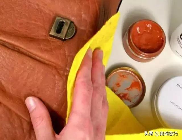 怎样保养包包更有光泽度,真皮包包怎么保养不会开裂