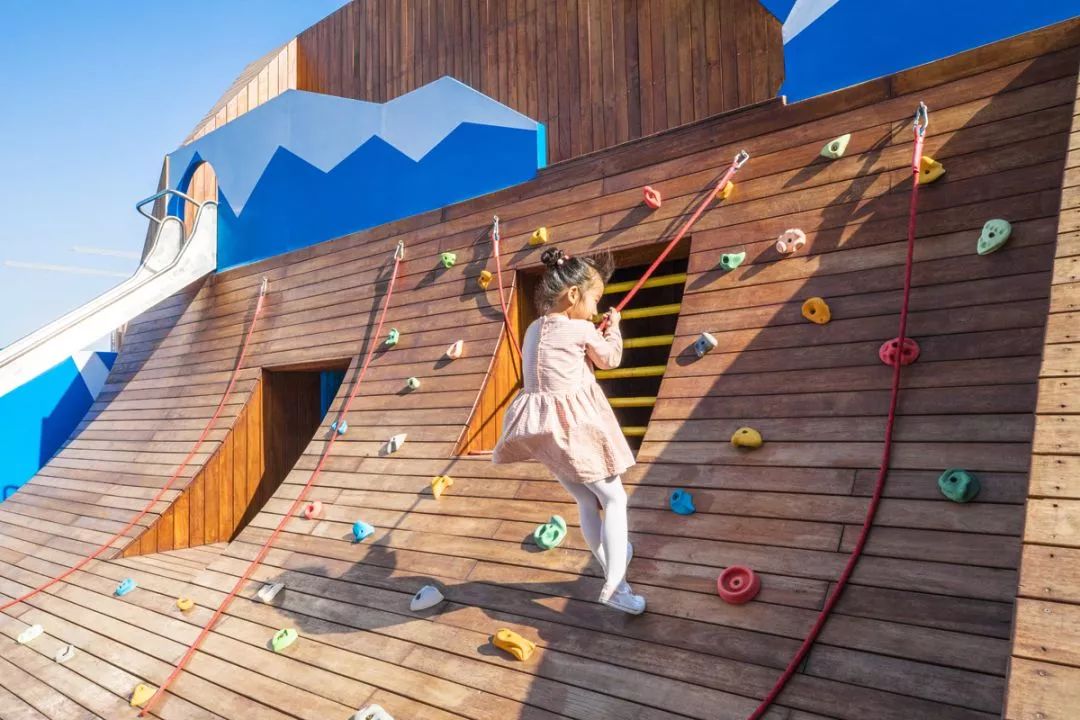 运动主题教室设计,校园运动场设计效果图