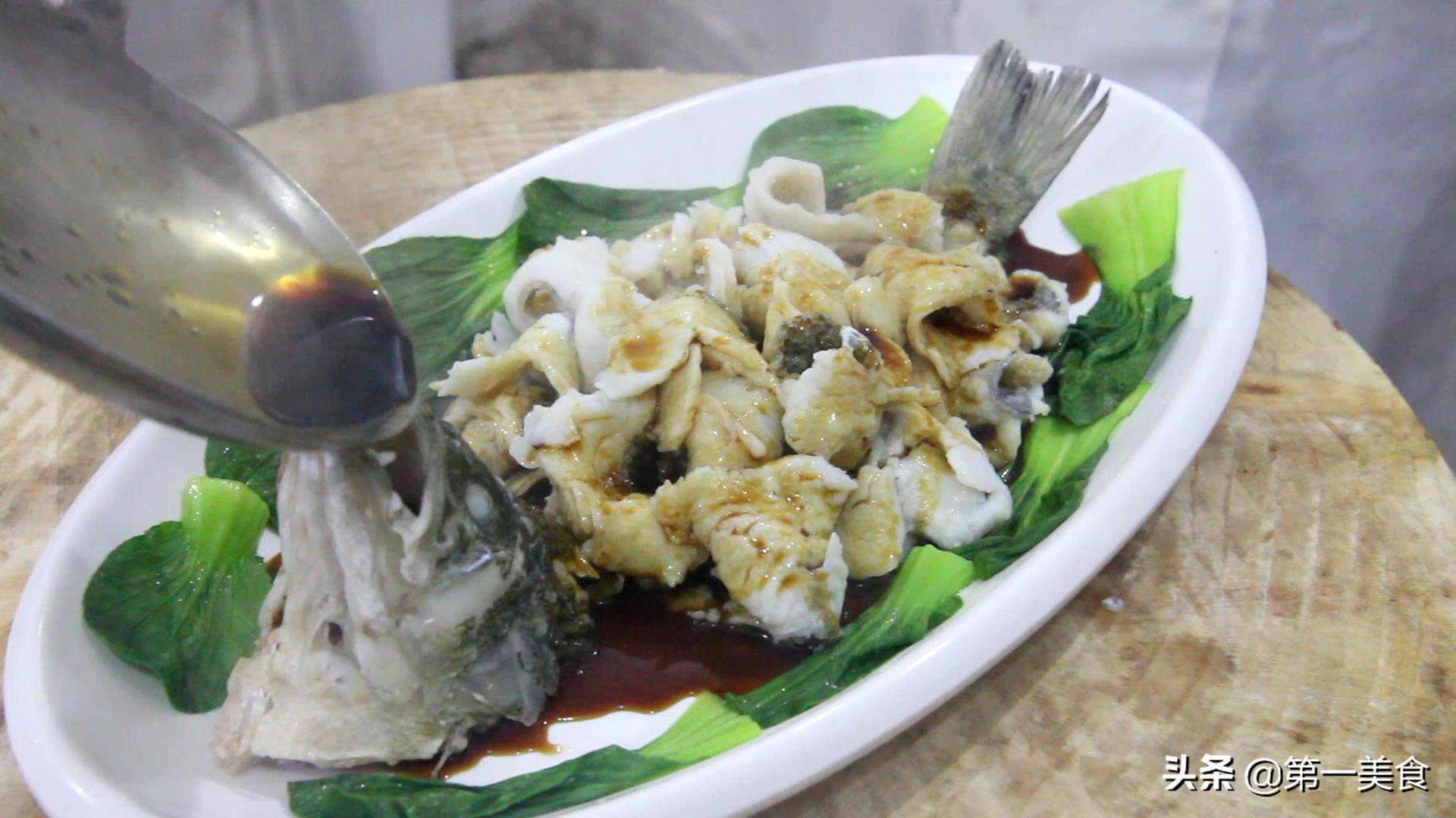 为什么饭店的鱼片滑嫩还不碎？关键在这一步，厨师长教你技巧