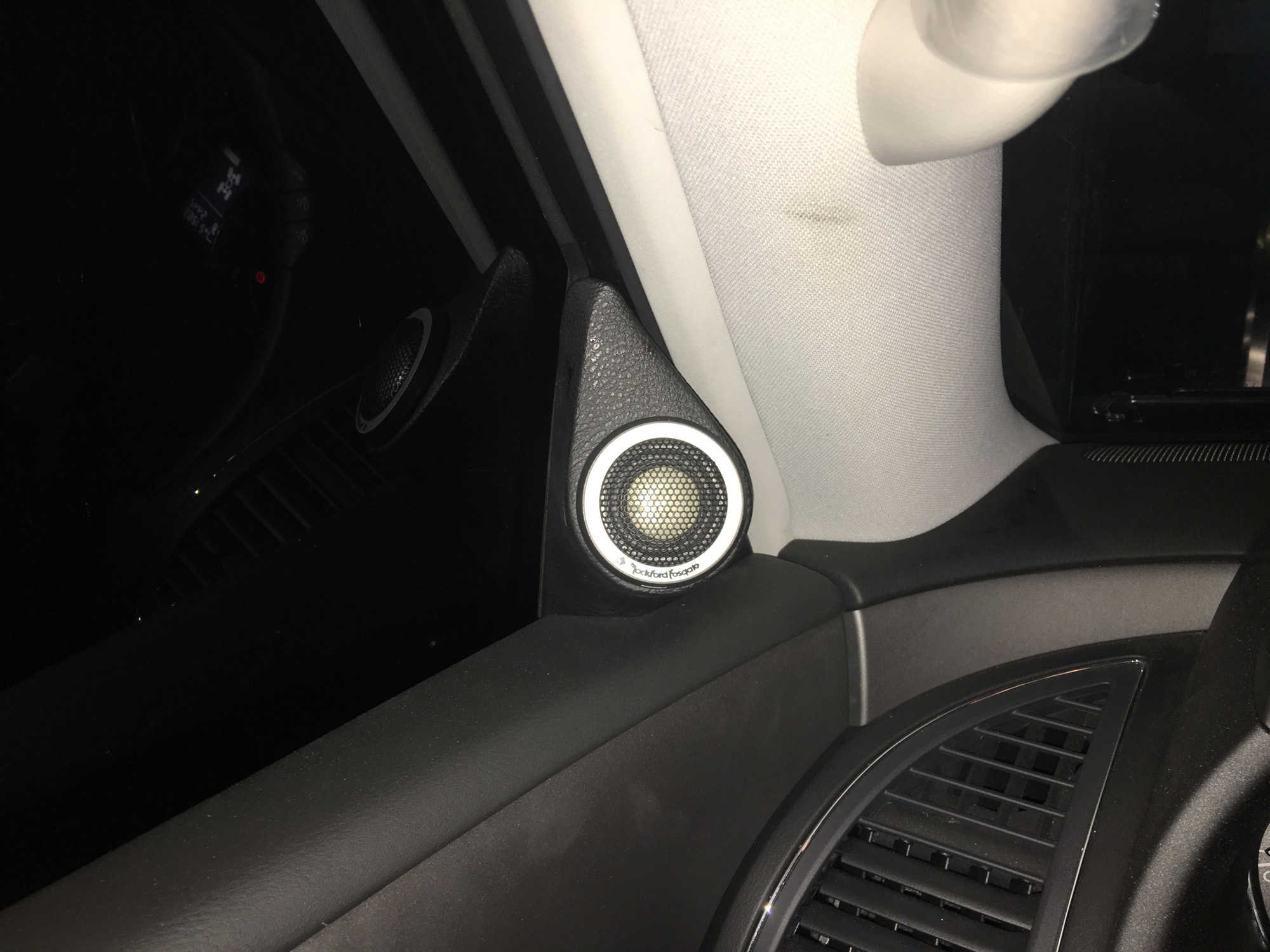 越野越非凡,美国Rockfordfosgate来福音响上车,途乐带你享世界