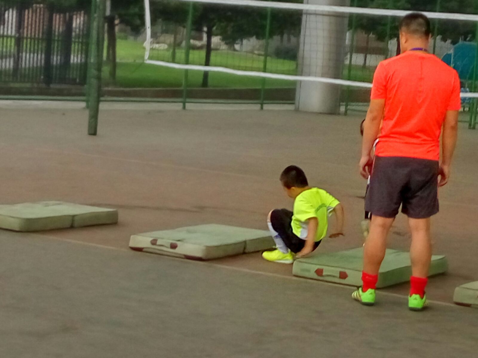 小小少年足球教学,青少年足球成长之路