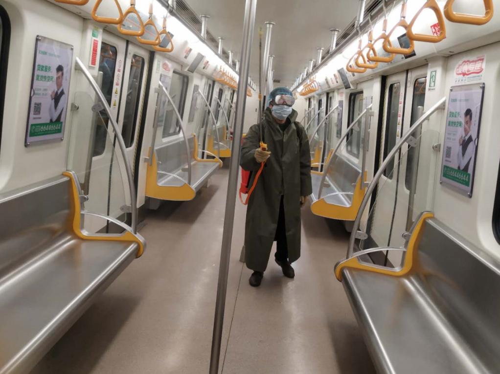 地铁车站防疫一线“清洁卫士”的24小时