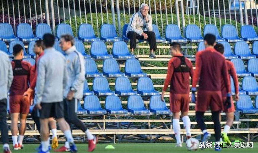 韩国东亚杯夺冠却遭媒体犀利批评,国足对阵韩国备受争议的判罚