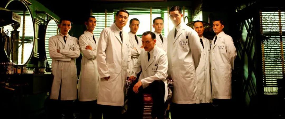 南货店的学徒，知道陆稿荐的酱鸭夫妇合起来就一副眼睛