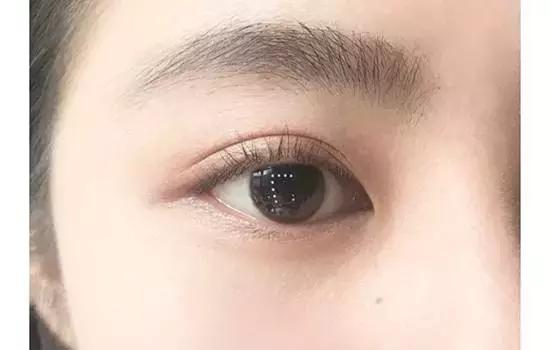 没有睫毛夹怎么夹睫毛妙招,夹睫毛教程零基础手法