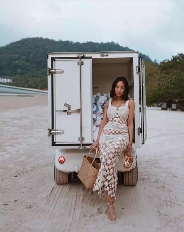 上万的裙子值不值,几千的连衣裙