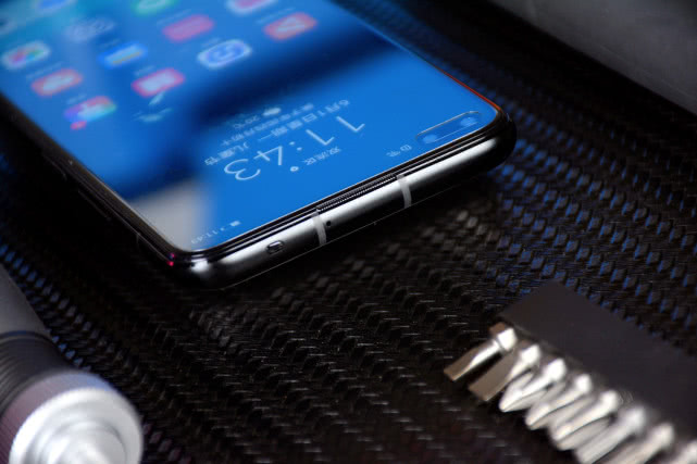 荣耀play4tpro新品麒麟810芯片,华为又一款麒麟9000新机现身