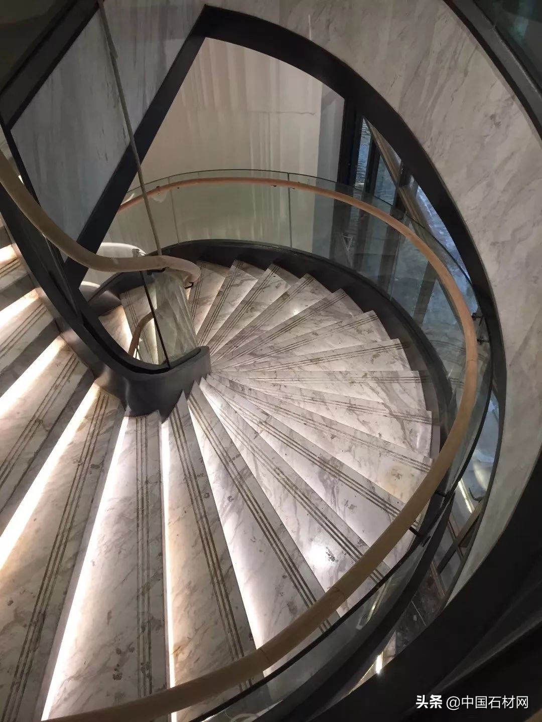 这里的石头凭什么这么“撩”人，因为她美啊