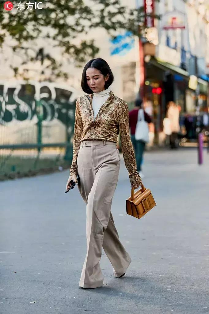 翻翻衣柜,整理衣柜翻到多年前穿的衣服