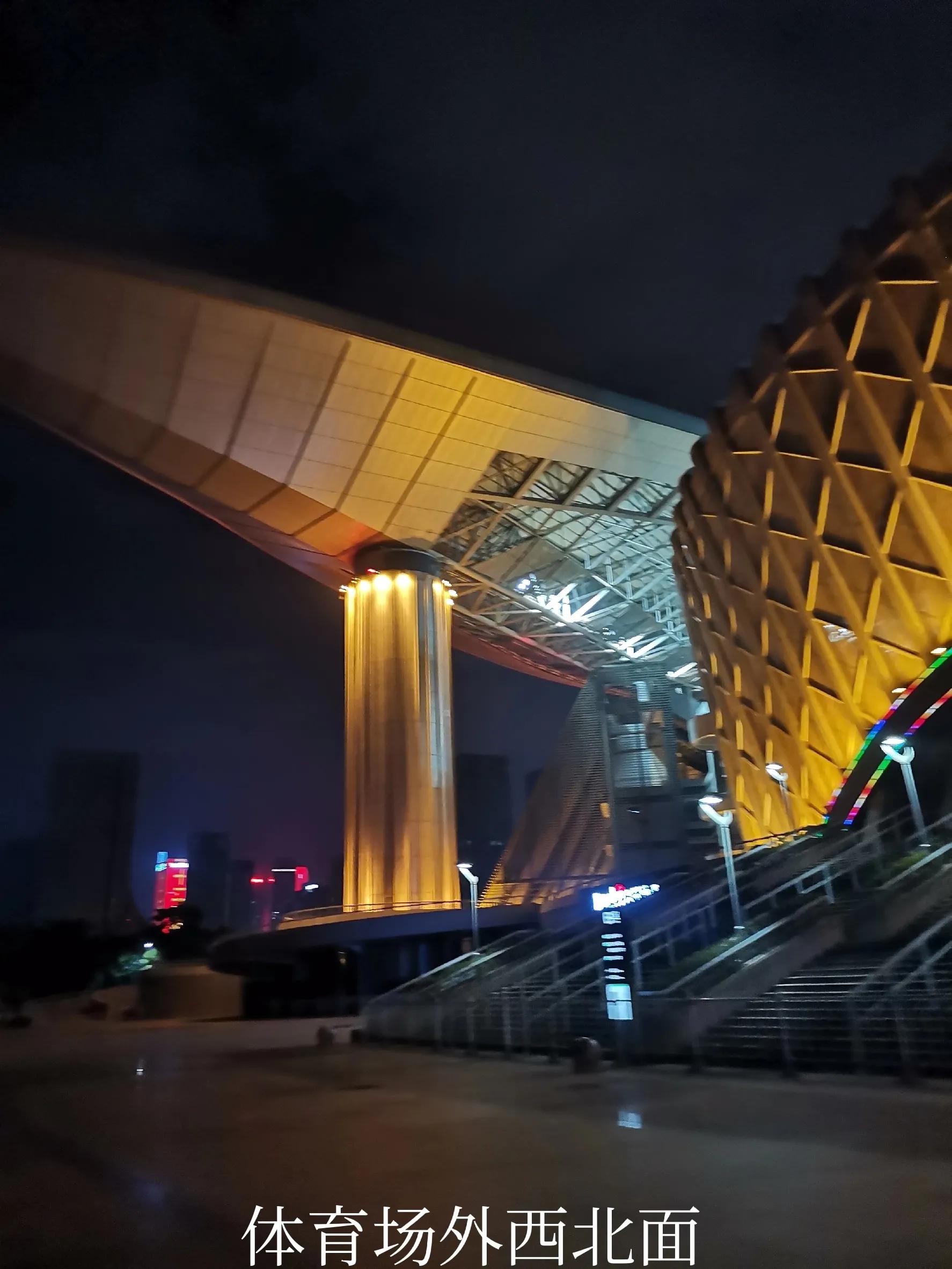 广西体育中心1号足球训练场,南宁足球体育训练基地